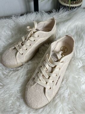 Sam & Libby Size 6 Women's Cream Lace-Up Casual Sneakers - Cream